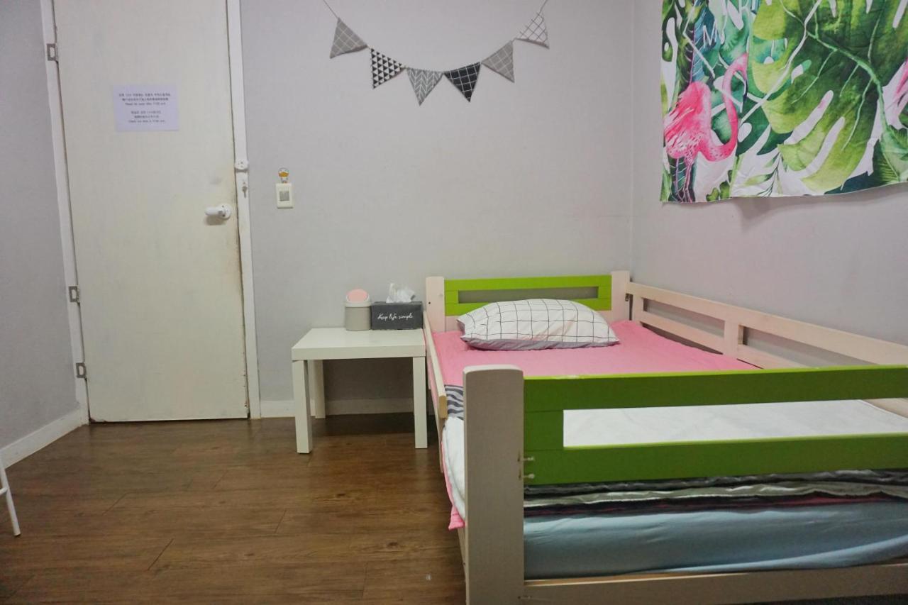 Tiara Guesthouse โซล ภายนอก รูปภาพ